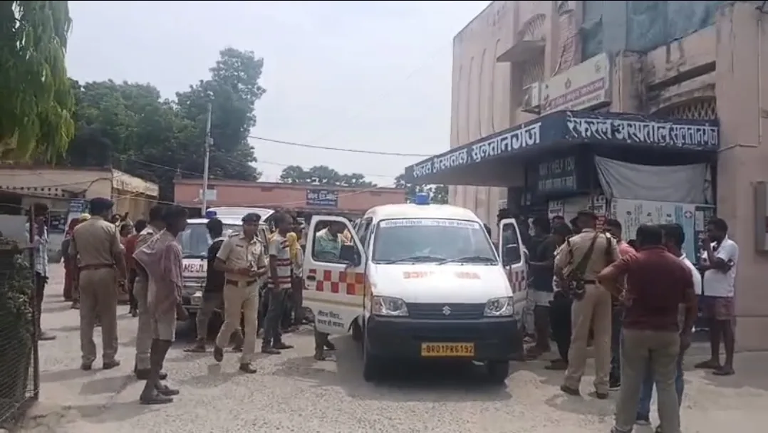 सुल्तानगंज के महेशी चौक पर 'रफ्तार का कहर': अनियंत्रित कार ने तीन स्कूली बच्चों को रौंदा, मायागंज अस्पताल रेफर, परिजनों में मची चीख-पुकार