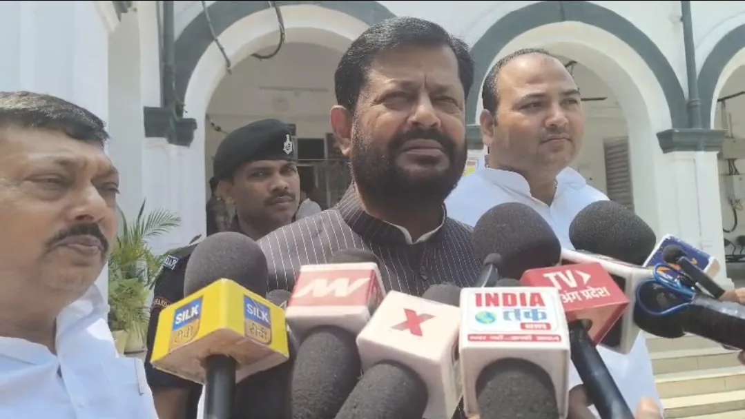 भागलपुर में गरजी जदयू की सियासत: संजय सिंह का नेतृत्व पर बड़ा बयान, तेजस्वी के शराबबंदी वाले आरोपों को बताया 'मुद्दा विहीन राजनीति' का हिस्सा 1 भागलपुर में गरजी जदयू की सियासत: संजय सिंह का नेतृत्व पर बड़ा बयान, तेजस्वी के शराबबंदी वाले आरोपों को बताया 'मुद्दा विहीन राजनीति' का हिस्सा