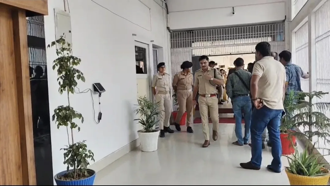बक्सर : सीआईए को संदेश भेज देश के शीर्ष नेतृत्व को दी चुनौती, पुरानी फाइलों ने खोला अमन तिवारी का कच्चा चिट्ठा