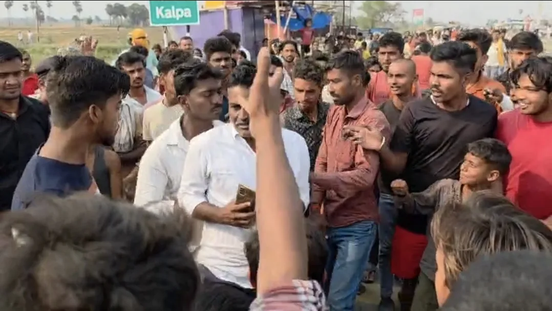 जहानाबाद में सड़क हादसे के बाद एनएच-22 पर पुलिस के साथ बदसलूकी और धक्का-मुक्की