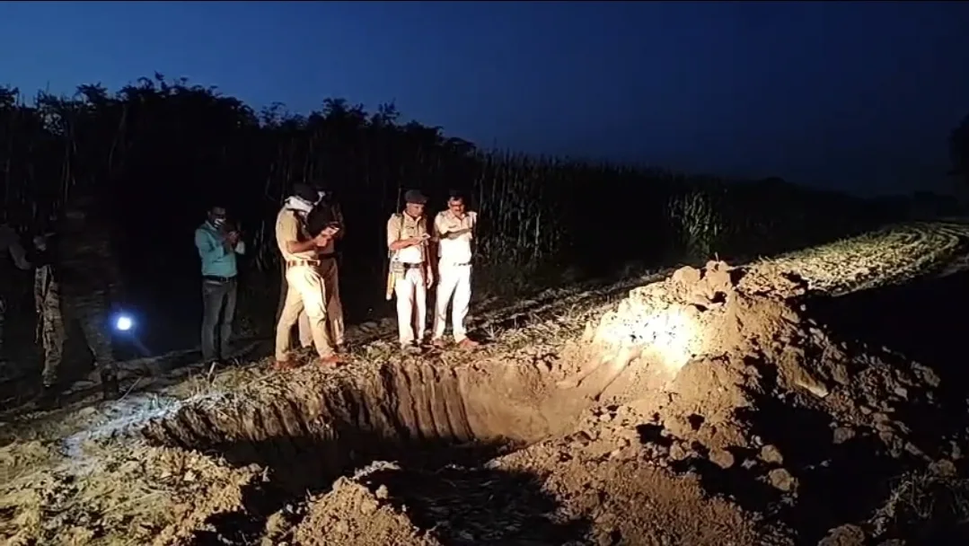 ममता का कत्ल और कुदरत का न्याय: पीरपैंती में बेटी की हत्या कर खेत में दफनाने वाले माता-पिता ने किया सरेंडर; बारिश ने खोल दी थी ‘ऑनर किलिंग’ की खौफनाक दास्तां