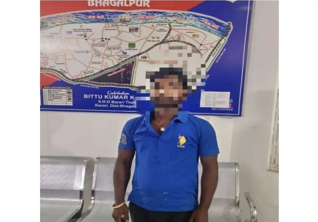 भागलपुर के बरारी में दहशत फैलाने वाले मुख्य आरोपी का ‘गेम ओवर’: मधुचौक फायरिंग कांड में कट्टे के साथ दबोचा गया सुमन साह; पुलिस की ताबड़तोड़ छापेमारी ने तोड़ी अपराधियों की कमर