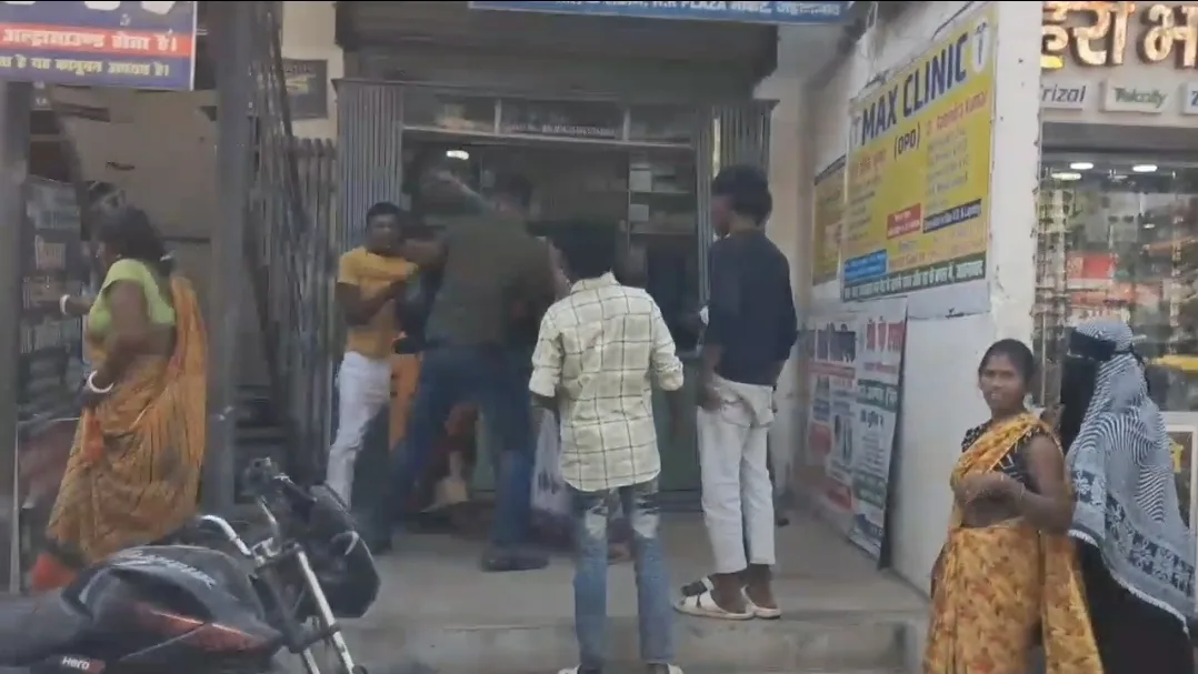 ​जहानाबाद में ‘लक्ष्मी’ के आगमन पर खूनी संघर्ष: इलाज के खर्च और ₹100 की मांग पर भिड़े जीजा-साले, बीच सड़क पर गन्ने से फोड़ा सिर