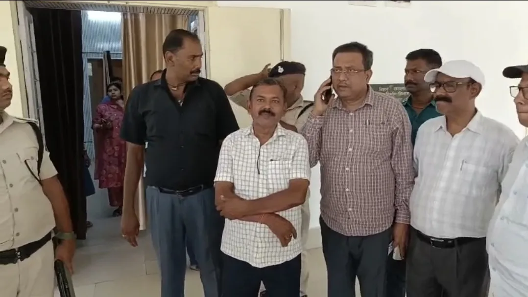 24 घंटे के भीतर पूर्णिया में भ्रष्टाचार पर निगरानी विभाग का ताबड़तोड़ एक्शन, इंजीनियर के बाद अब 40 हजार घूस लेते हल्का कर्मचारी गिरफ्तार