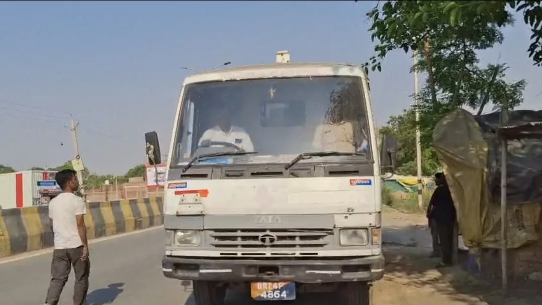सासाराम के ‘बेदा’ में पुलिस का बड़ा एक्शन: नाबालिगों की तलाश में रेड लाइट एरिया में घंटों चली छापेमारी; खाली हाथ लौटी टीम, दहशत में रहे संदिग्ध