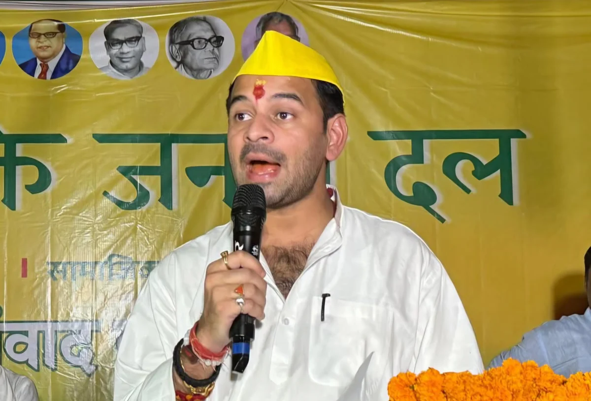 बिहार की सियासत में 'तेज' भूचाल: नीतीश को बताया नंबर-1, तेजस्वी पर फोड़ा राजद के पतन का ठीकरा; लालू के बड़े लाल के बदले सुर 1 बिहार की सियासत में 'तेज' भूचाल: नीतीश को बताया नंबर-1, तेजस्वी पर फोड़ा राजद के पतन का ठीकरा; लालू के बड़े लाल के बदले सुर