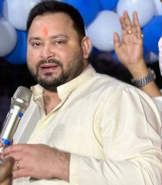 ‘बिहार सरकार ने महिलाओं के साथ धोखेबाजी की’, तेजस्वी यादव का NDA पर बड़ा हमला 1 ‘बिहार सरकार ने महिलाओं के साथ धोखेबाजी की’, तेजस्वी यादव का NDA पर बड़ा हमला