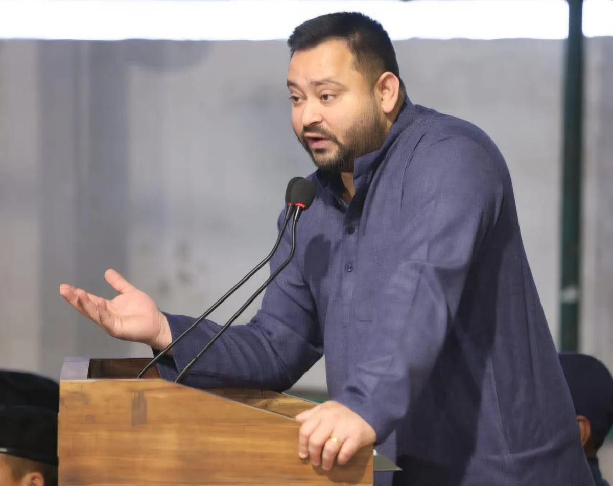 बिहार की सियासत में आरोप-प्रत्यारोप का नया शिखर: तेजस्वी यादव का प्रशासनिक मशीनरी पर तीखा हमला 1 बिहार की सियासत में आरोप-प्रत्यारोप का नया शिखर: तेजस्वी यादव का प्रशासनिक मशीनरी पर तीखा हमला