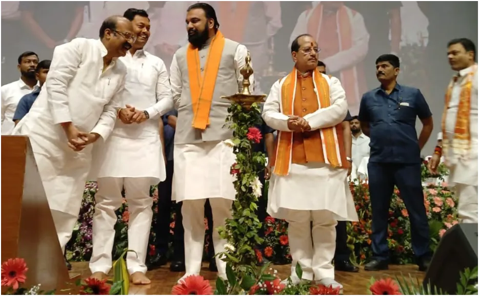 बिहार में सियासी हलचल तेज, NDA विधायकों को 14-15 अप्रैल तक पटना में रहने का निर्देश 1 बिहार में सियासी हलचल तेज, NDA विधायकों को 14-15 अप्रैल तक पटना में रहने का निर्देश