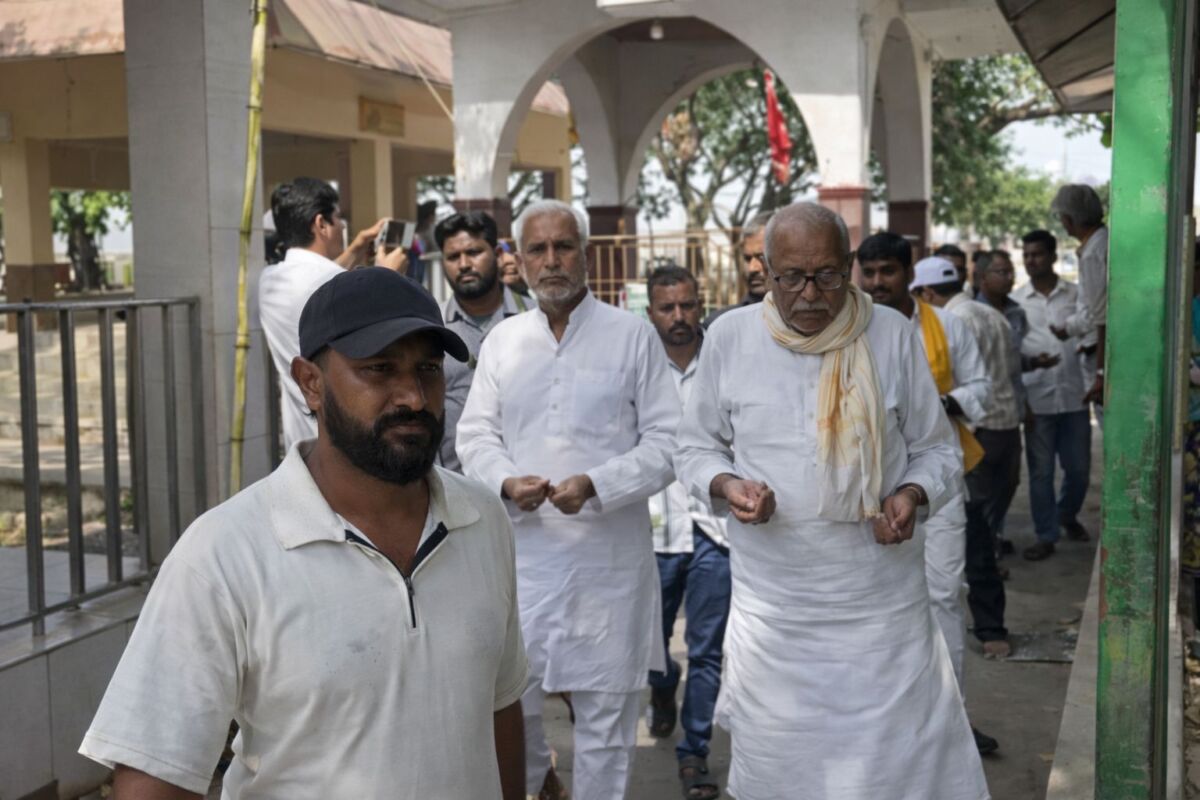 सबलपुर विष्णु मंदिर में कमेटी विवाद गहराया: पुराने-नए सदस्यों में टकराव, अब हाई कोर्ट करेगा फैसला