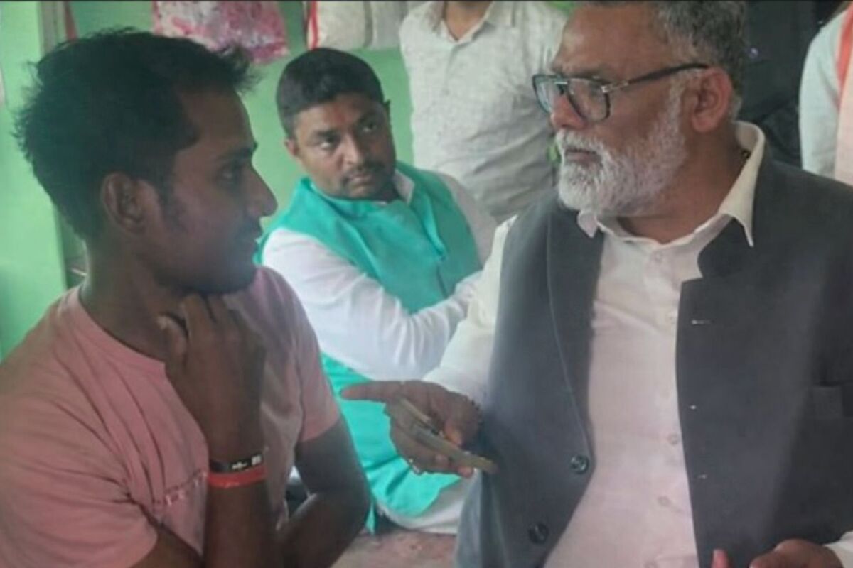 नालंदा में छेड़खानी की घटना से सियासी हलचल तेज, पीड़िता से मिले पप्पू यादव; कानून-व्यवस्था पर उठे सवाल 2 नालंदा में छेड़खानी की घटना से सियासी हलचल तेज, पीड़िता से मिले पप्पू यादव; कानून-व्यवस्था पर उठे सवाल