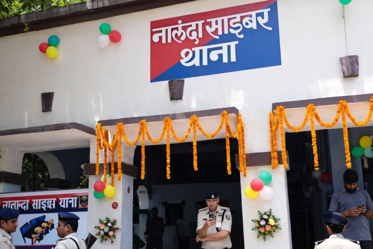 नालंदा पुलिस की बड़ी कार्रवाई: व्हाट्सऐप हैक कर ठगी करने वाले गिरोह का पर्दाफाश, 5 आरोपी गिरफ्तार 2 नालंदा पुलिस की बड़ी कार्रवाई: व्हाट्सऐप हैक कर ठगी करने वाले गिरोह का पर्दाफाश, 5 आरोपी गिरफ्तार