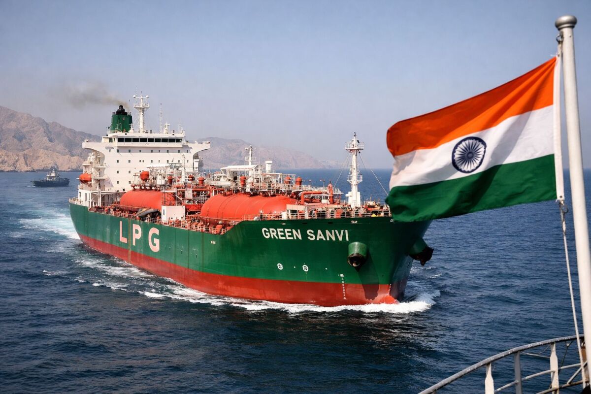 होर्मुज से राहत की राह: 46 हजार टन LPG लेकर भारत आ रहा ‘ग्रीन सानवी’, 6 अप्रैल तक मुंबई पहुंचने की उम्मीद 1 होर्मुज से राहत की राह: 46 हजार टन LPG लेकर भारत आ रहा ‘ग्रीन सानवी’, 6 अप्रैल तक मुंबई पहुंचने की उम्मीद