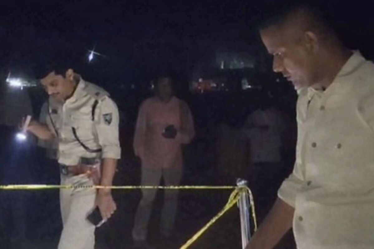 घर से चंद कदम पहले घात लगाकर हत्या: बर्तन बेचकर लौट रहे कुम्हार को सिर में गोली मारकर उतारा मौत के घाट 1 घर से चंद कदम पहले घात लगाकर हत्या: बर्तन बेचकर लौट रहे कुम्हार को सिर में गोली मारकर उतारा मौत के घाट