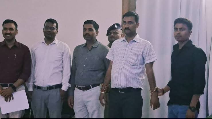 वैशाली खनन कार्यालय में रिश्वतखोरी का ‘खनन’ उजागर; ₹50,000 की घूस लेते दबोचा गया कर्मी निलंबित, नीतीश सरकार का ‘जीरो टॉलरेंस’ वाला हंटर चला, जेल की सलाखों के पीछे पहुँचा ‘भ्रष्ट’ सिंडिकेट का प्यादा