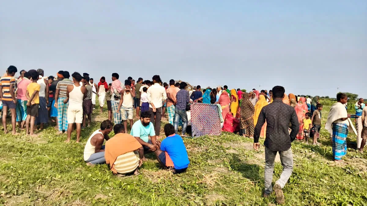 खगड़िया में दर्दनाक हादसा: गंगा किनारे खेत की रखवाली कर रहे दो किसानों की ठनका गिरने से मौत 1 खगड़िया में दर्दनाक हादसा: गंगा किनारे खेत की रखवाली कर रहे दो किसानों की ठनका गिरने से मौत