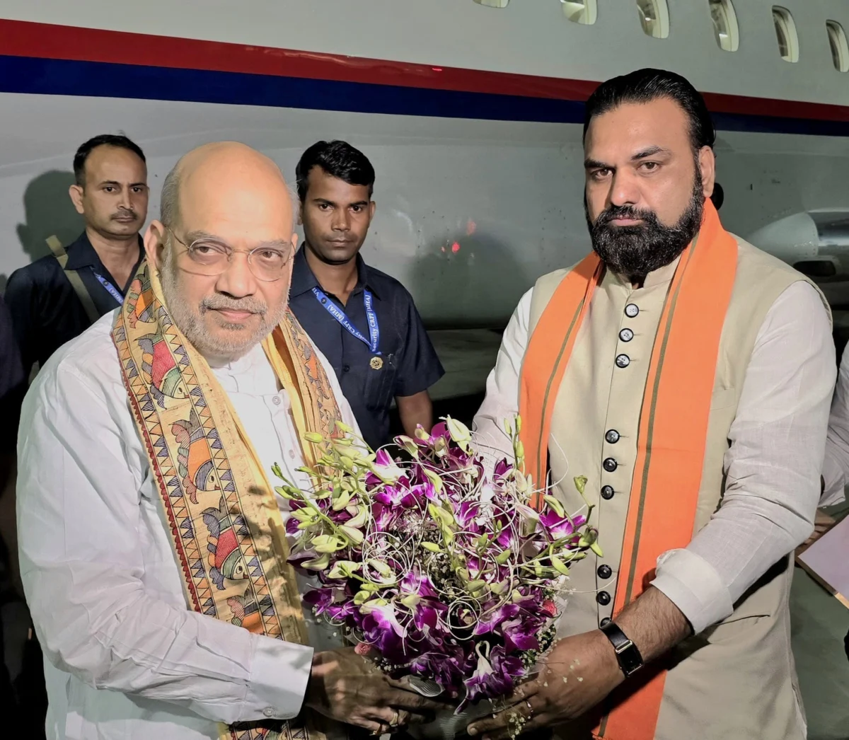 पटना पहुँचे देश के 'चाणक्य': मुख्यमंत्री सम्राट चौधरी ने किया अमित शाह का भव्य स्वागत; मगध की धरती पर हुआ पारंपरिक अभिनंदन, कल शपथ ग्रहण में होंगे शामिल