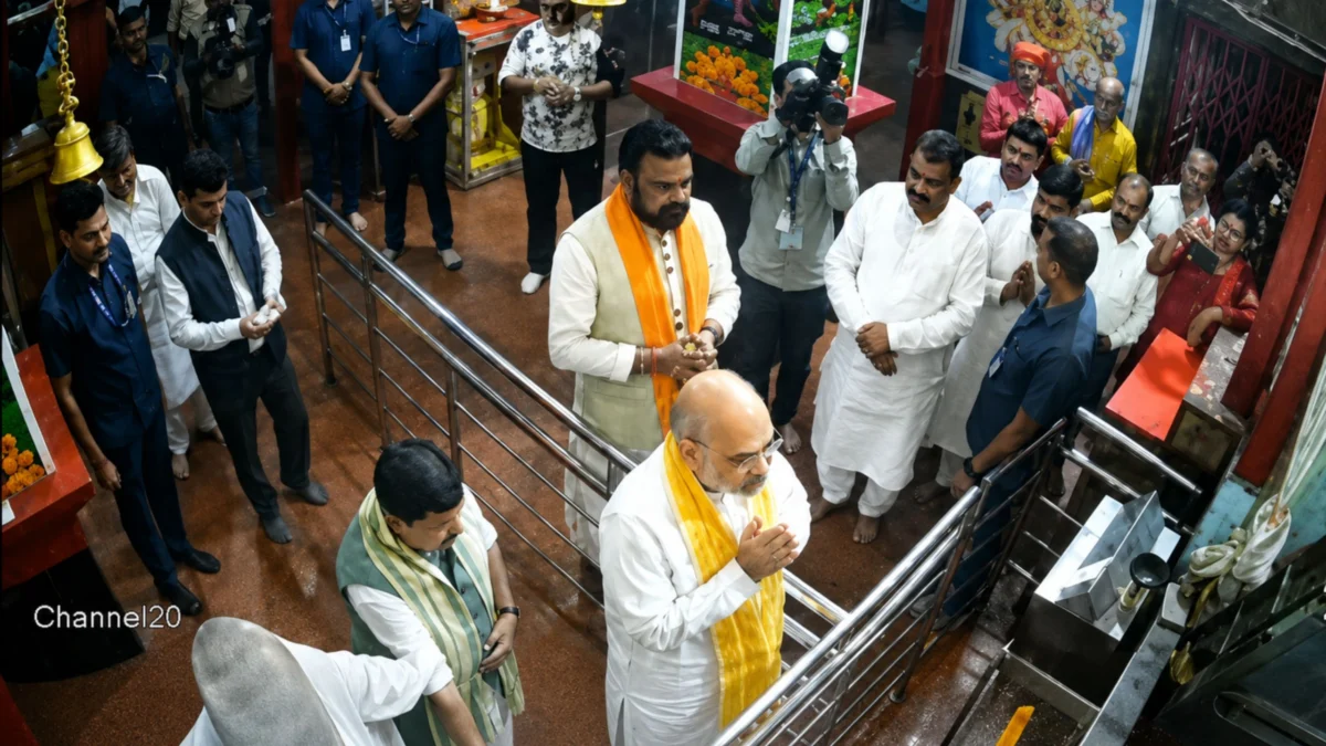 शपथ से पहले 'संकटमोचन' की शरण में सम्राट और शाह: राजवंशी नगर में गूंजे बजरंगबली के जयकारे, बिहार की तरक्की का मांगा आशीर्वाद