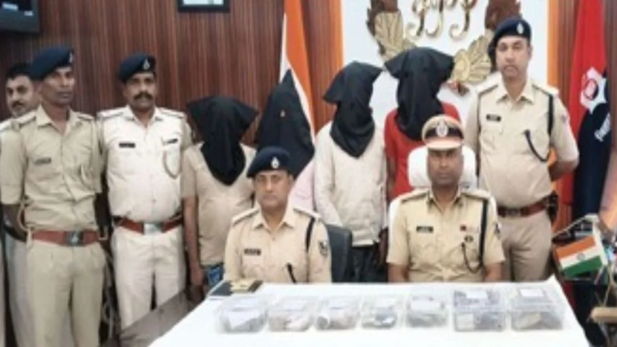 ​खगड़िया में मुंगेर वाली ‘मिनी गन फैक्ट्री’ का भंडाफोड़: गुलरियां में खपनी थी खेप, पुलिस ने दो महिलाओं समेत 6 को दबोचा; औजारों का जखीरा बरामद