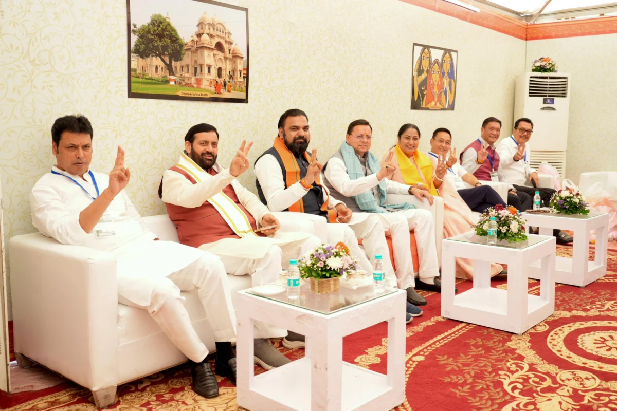 कोलकाता के ब्रिगेड परेड मैदान में ‘भगवा’ सूर्योदय: शुभेंदु अधिकारी ने ली पश्चिम बंगाल के मुख्यमंत्री पद की शपथ; समारोह के गवाह बने सम्राट चौधरी