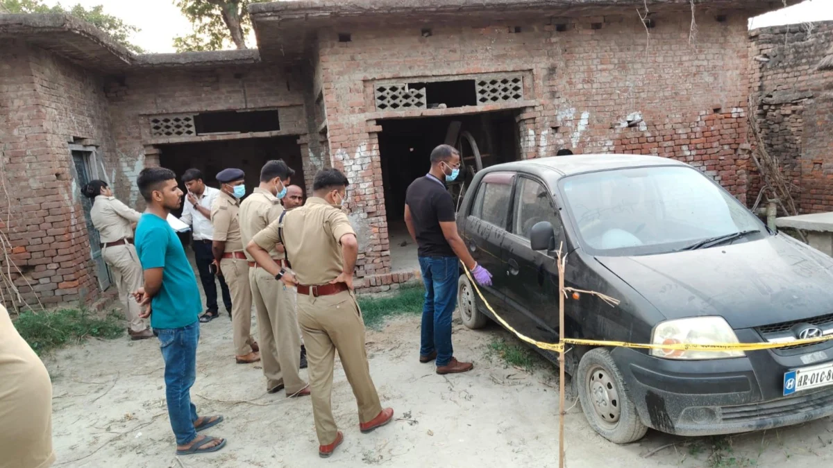 गोपालगंज में बंद कार से मिला 7 साल के मासूम का शव, खेलते-खेलते हुआ था लापता; गांव में पसरा मातम 1 गोपालगंज में बंद कार से मिला 7 साल के मासूम का शव, खेलते-खेलते हुआ था लापता; गांव में पसरा मातम