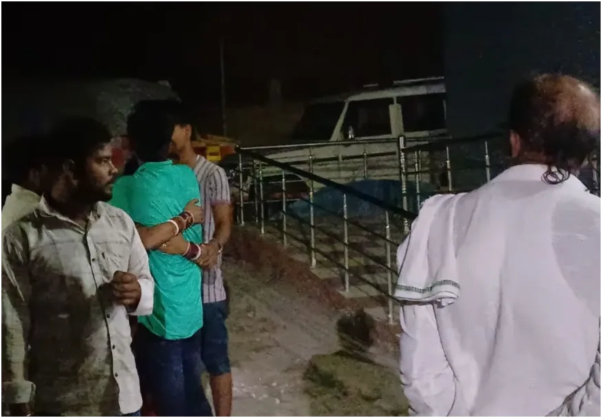 बक्सर में शादी की खुशियां मातम में बदलीं: बेकाबू ट्रैक्टर ने दो मासूमों को कुचला, मौके पर मौत 1 बक्सर में शादी की खुशियां मातम में बदलीं: बेकाबू ट्रैक्टर ने दो मासूमों को कुचला, मौके पर मौत