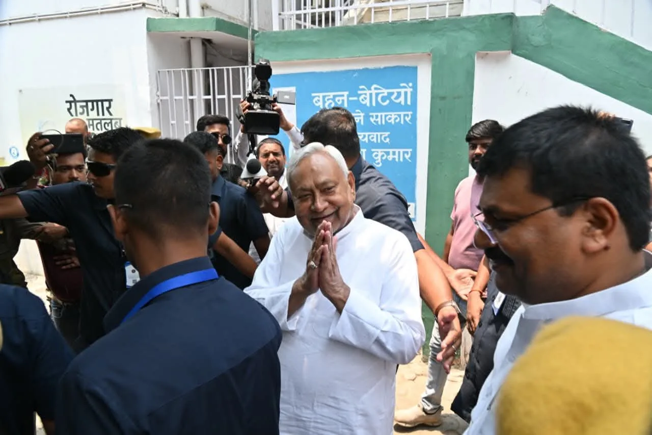 जदयू कार्यालय में नीतीश कुमार ने परखी जनसुनवाई की हकीकत: मंत्रियों को दिए त्वरित समाधान के निर्देश; कहा- सुशासन और विकास से कोई समझौता नहीं 1 जदयू कार्यालय में नीतीश कुमार ने परखी जनसुनवाई की हकीकत: मंत्रियों को दिए त्वरित समाधान के निर्देश; कहा- सुशासन और विकास से कोई समझौता नहीं
