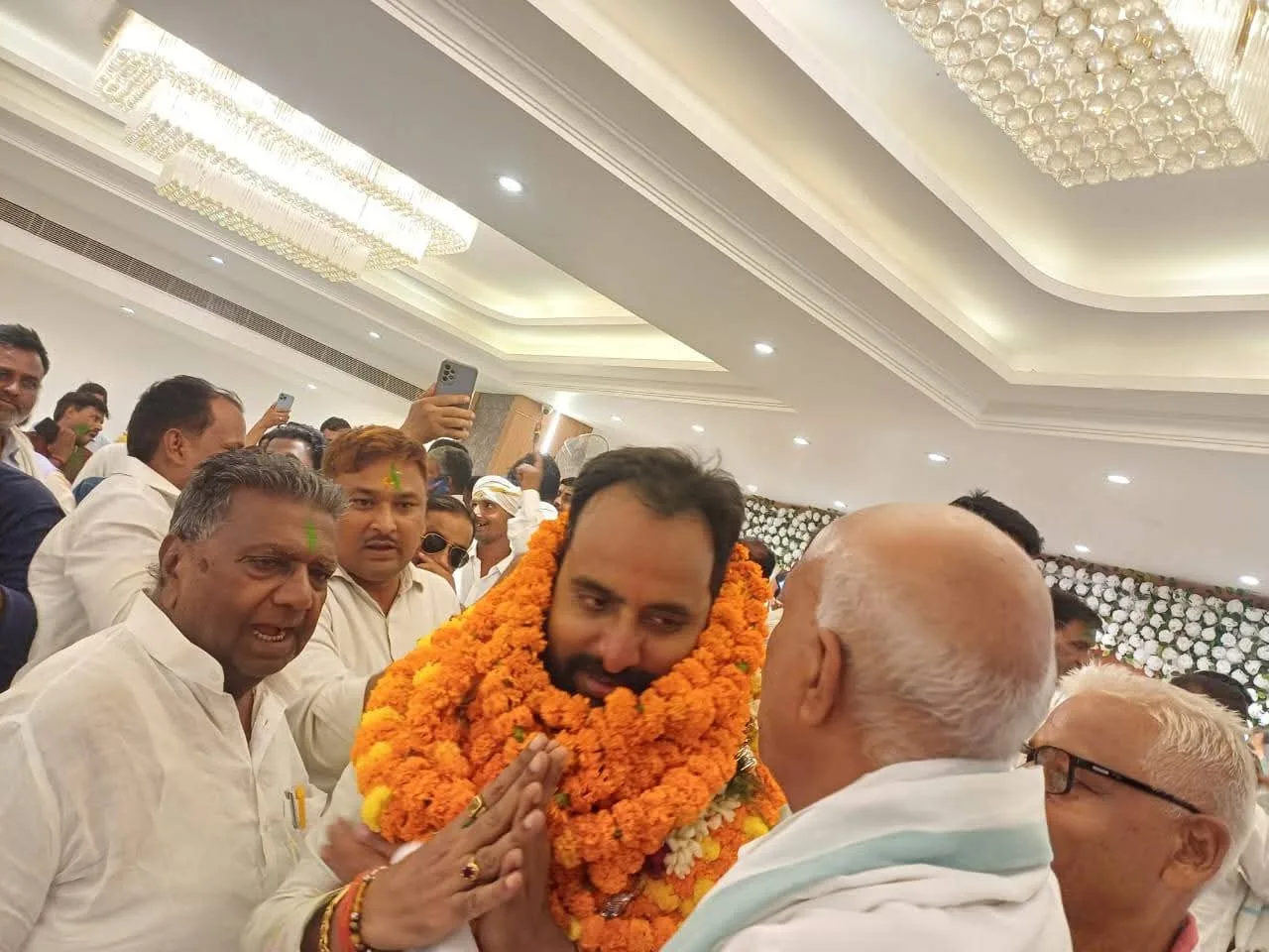 ​भोजपुर-बक्सर एमएलसी उपचुनाव: दो पिताओं की प्रतिष्ठा की जंग में सोनू राय की ऐतिहासिक जीत, राधा चरण साह का अभेद्य किला ढहा