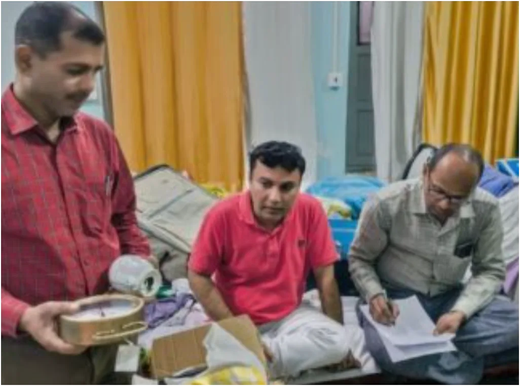 शिवहर के डीडीसी बृजेश कुमार सस्पेंड, 1.86 करोड़ की अवैध संपत्ति का खुलासा 1 शिवहर के डीडीसी बृजेश कुमार सस्पेंड, 1.86 करोड़ की अवैध संपत्ति का खुलासा