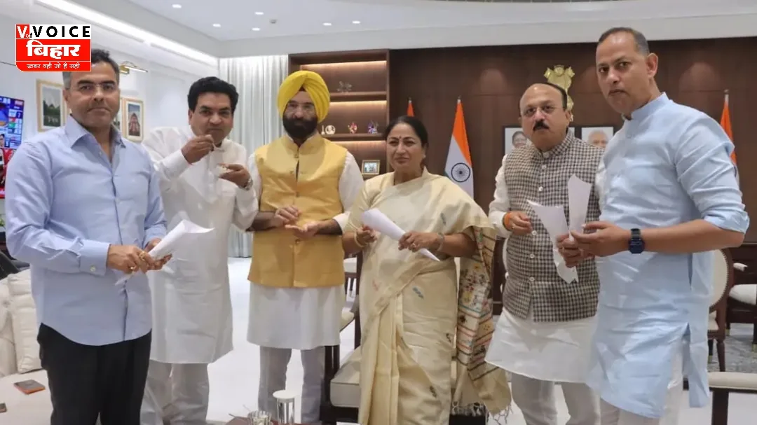 बंगाल में BJP की जीत पर Rekha Gupta का अनोखा जश्न, झालमुरी बांटकर दिया सांस्कृतिक संदेश 1 बंगाल में BJP की जीत पर Rekha Gupta का अनोखा जश्न, झालमुरी बांटकर दिया सांस्कृतिक संदेश