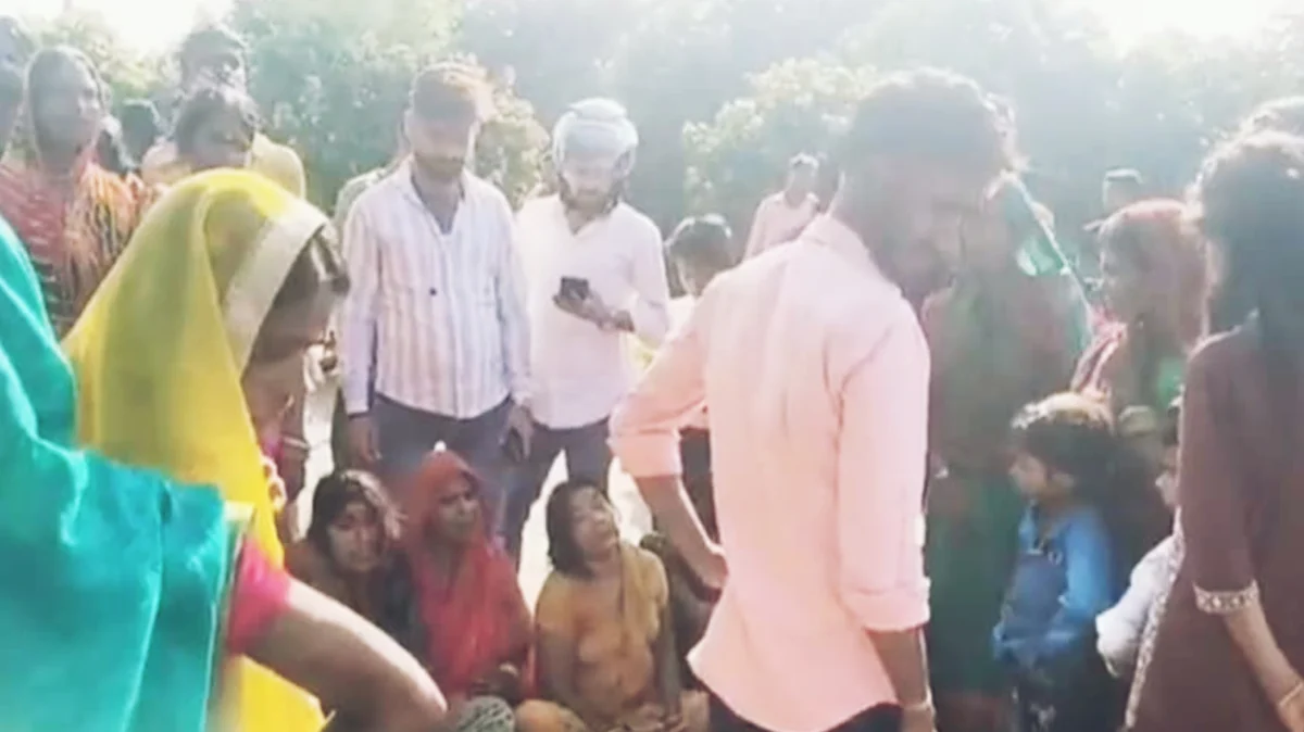 पूर्वी चंपारण में सड़क किनारे मिले दो शव, आक्रोशित ग्रामीणों ने भारतमाला हाईवे किया जाम 1 पूर्वी चंपारण में सड़क किनारे मिले दो शव, आक्रोशित ग्रामीणों ने भारतमाला हाईवे किया जाम