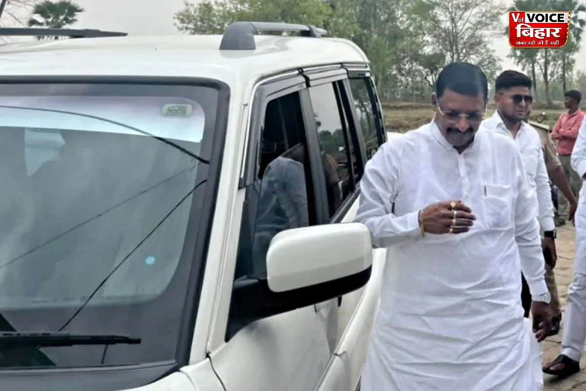 औरंगाबाद में आरजेडी सांसद अभय कुशवाहा की गाड़ी पर हमला, शीशा तोड़ा गया