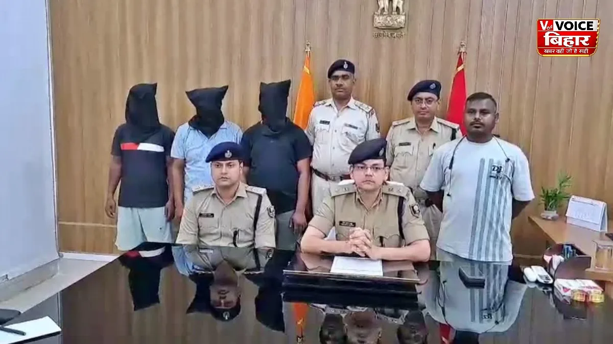 मुंगेर में अवैध हथियार कारोबार का भंडाफोड़, दो पिस्टल और 120 कारतूस के साथ तीन तस्कर गिरफ्तार