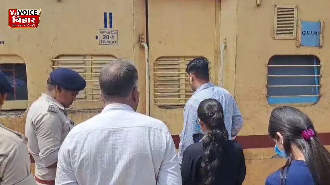 “पुणे-दानापुर स्पेशल ट्रेन में सनसनी! बेल्ट के सहारे लटका मिला यात्री का शव, आत्महत्या या साजिश? जांच में जुटी GRP”