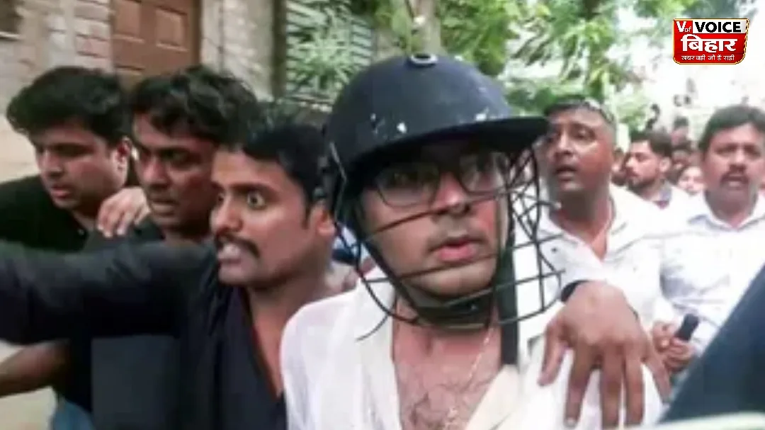 सोनारपुर में टीएमसी सांसद अभिषेक बनर्जी का जोरदार विरोध, अंडे फेंके गए, सुरक्षाकर्मियों ने हेलमेट पहनाकर निकाला सुरक्षित
