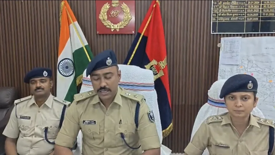 मुजफ्फरपुर में 20 लाख रुपये की बरामदगी, आयकर विभाग को सौंपा गया कैश 1 मुजफ्फरपुर में 20 लाख रुपये की बरामदगी, आयकर विभाग को सौंपा गया कैश