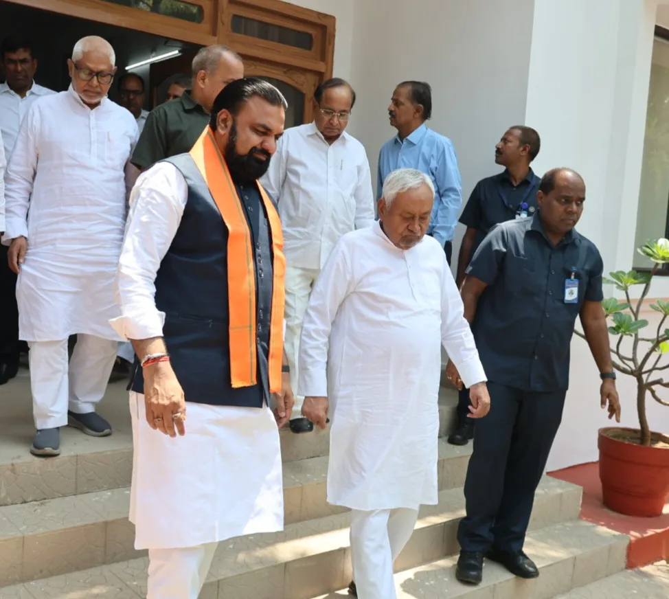 बिहार में मंत्रिमंडल विस्तार की तारीख तय! दिल्ली में अमित शाह से मुलाकात करेंगे सीएम सम्राट चौधरी 2 बिहार में मंत्रिमंडल विस्तार की तारीख तय! दिल्ली में अमित शाह से मुलाकात करेंगे सीएम सम्राट चौधरी