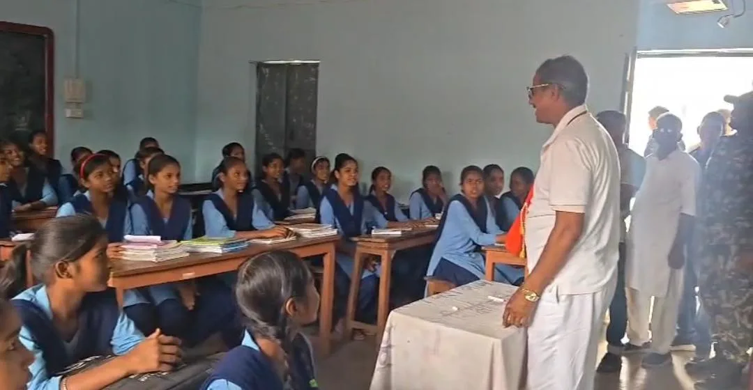 पिरपैंती में शिक्षा व्यवस्था का जायजा लेने पहुंचे विधायक, लापरवाही पर सख्त चेतावनी