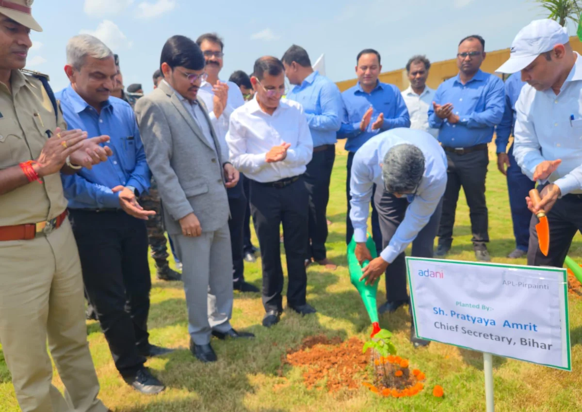 बिहार के मुख्य सचिव प्रत्यय अमृत ने निर्माणाधीन अदाणी पावर प्लांट पीरपैंती का किया दौरा