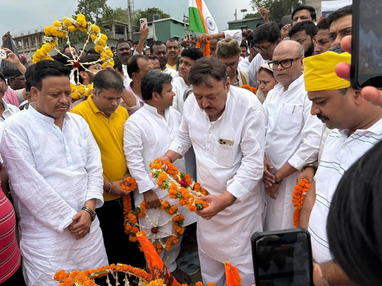 भागलपुर में नम आंखों से दी गई अंतिम विदाई: कांग्रेस नेताओं और जनप्रतिनिधियों ने दी श्रद्धांजलि