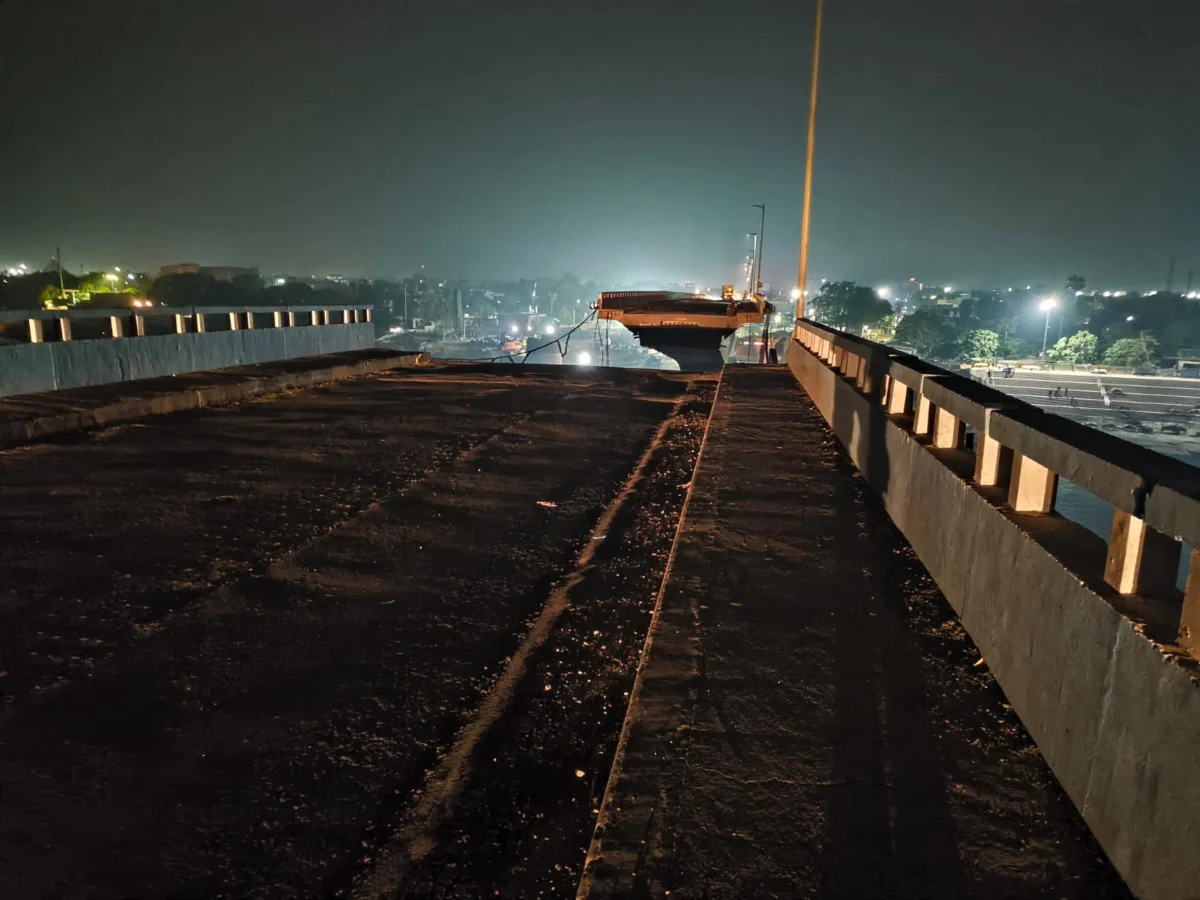 विक्रमशिला सेतु पर यातायात हुआ बंद, स्लैब गिरने से भागलपुर-नवगछिया संपर्क टूटा 3 विक्रमशिला सेतु पर यातायात हुआ बंद, स्लैब गिरने से भागलपुर-नवगछिया संपर्क टूटा