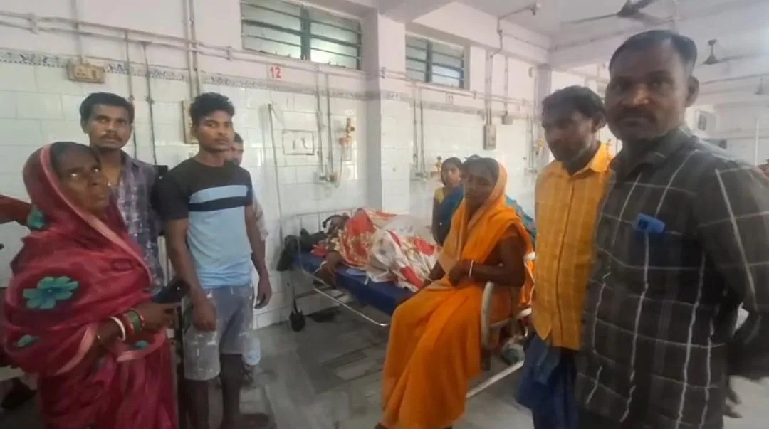 अनियंत्रित CNG वाहन की टक्कर से पेंट मिस्त्री गंभीर रूप से घायल, मायागंज अस्पताल में चल रहा इलाज 1 अनियंत्रित CNG वाहन की टक्कर से पेंट मिस्त्री गंभीर रूप से घायल, मायागंज अस्पताल में चल रहा इलाज