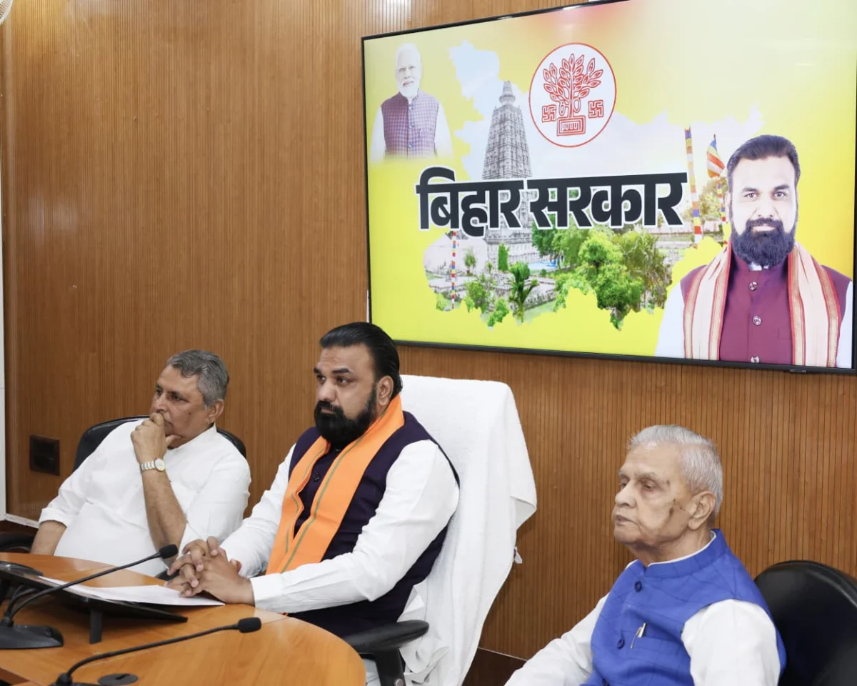 बिहार कैबिनेट के 25 बड़े फैसले: किसानों, पेंशनधारियों, निवेशकों और शहरों को मिली बड़ी सौगात, विकास योजनाओं को मिली नई रफ्तार 1 बिहार कैबिनेट के 25 बड़े फैसले: किसानों, पेंशनधारियों, निवेशकों और शहरों को मिली बड़ी सौगात, विकास योजनाओं को मिली नई रफ्तार