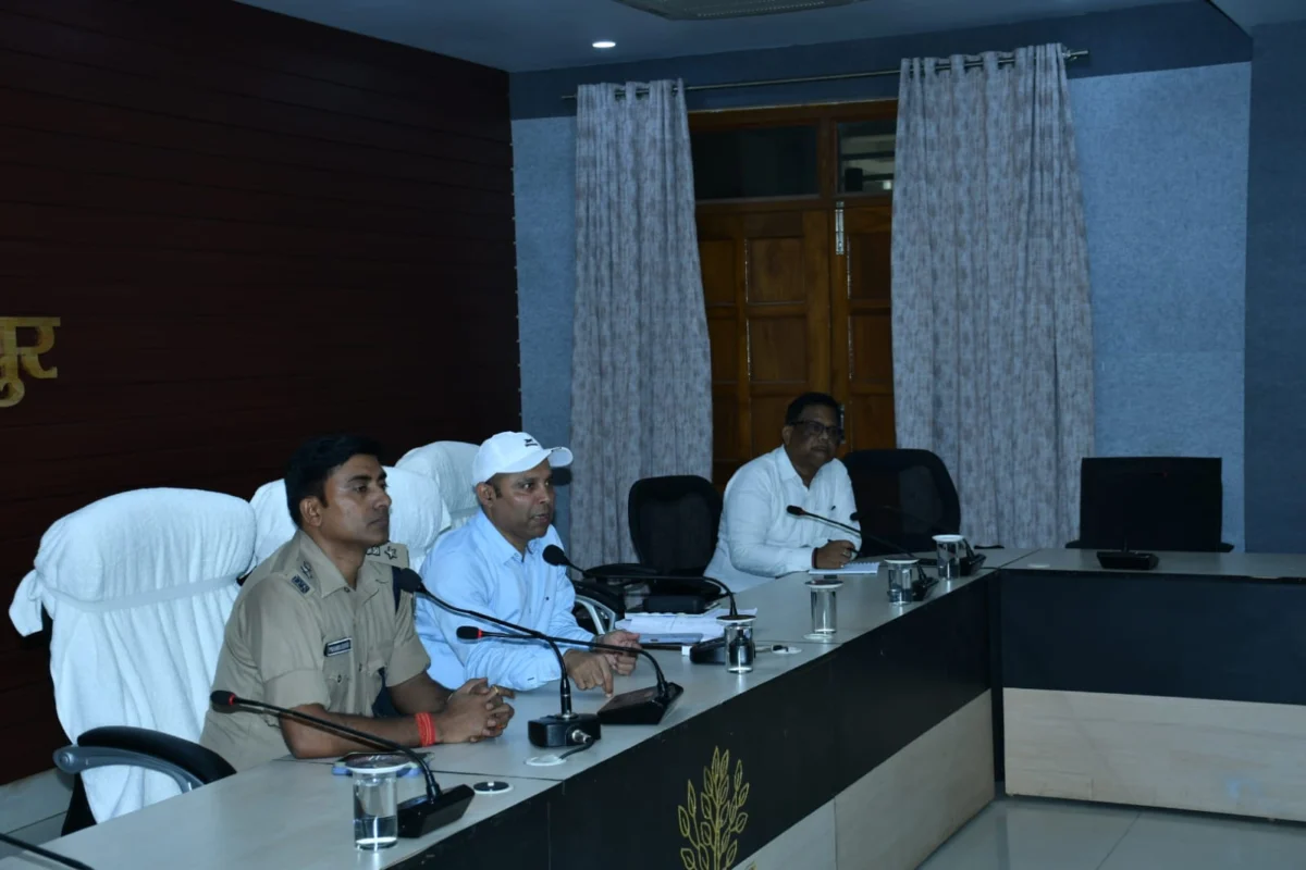 विक्रमशिला सेतु बंद होने के बाद भागलपुर-नवगछिया के बीच नई ट्रांसपोर्ट व्यवस्था लागू: बरारी घाट तक चलेंगी बसें, जल मार्ग से जुड़ेंगे दोनों छोर; ऑटो और टोटो का भाड़ा होगा तय 1 विक्रमशिला सेतु बंद होने के बाद भागलपुर-नवगछिया के बीच नई ट्रांसपोर्ट व्यवस्था लागू: बरारी घाट तक चलेंगी बसें, जल मार्ग से जुड़ेंगे दोनों छोर; ऑटो और टोटो का भाड़ा होगा तय