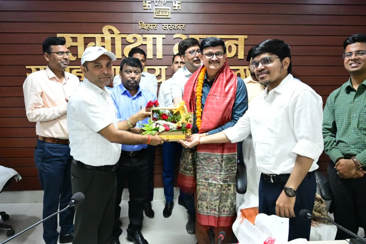 जिला परिवहन पदाधिकारी जनार्दन प्रसाद सिंह को भावभीनी विदाई, समीक्षा भवन में हुआ सम्मान समारोह 1 जिला परिवहन पदाधिकारी जनार्दन प्रसाद सिंह को भावभीनी विदाई, समीक्षा भवन में हुआ सम्मान समारोह