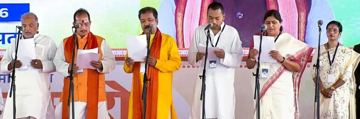 सम्राट चौधरी कैबिनेट का बड़ा विस्तार: 32 मंत्रियों ने ली शपथ, नए और पुराने चेहरों का दिखा संतुलन 1 सम्राट चौधरी कैबिनेट का बड़ा विस्तार: 32 मंत्रियों ने ली शपथ, नए और पुराने चेहरों का दिखा संतुलन