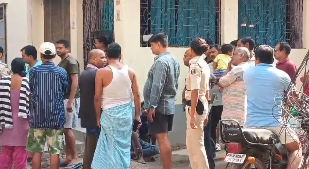 भागलपुर में बिजली तार चोरी करते युवक को लोगों ने पकड़ा, नशे के लिए करता था चोरी 1 भागलपुर में बिजली तार चोरी करते युवक को लोगों ने पकड़ा, नशे के लिए करता था चोरी