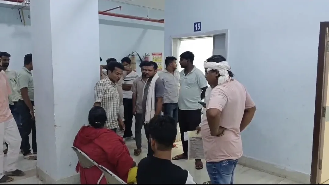 गोपालगंज में शादी समारोह के दौरान चली गोली, कथा मटकोर कार्यक्रम की खुशियां पलभर में मातम में बदलीं 1 गोपालगंज में शादी समारोह के दौरान चली गोली, कथा मटकोर कार्यक्रम की खुशियां पलभर में मातम में बदलीं