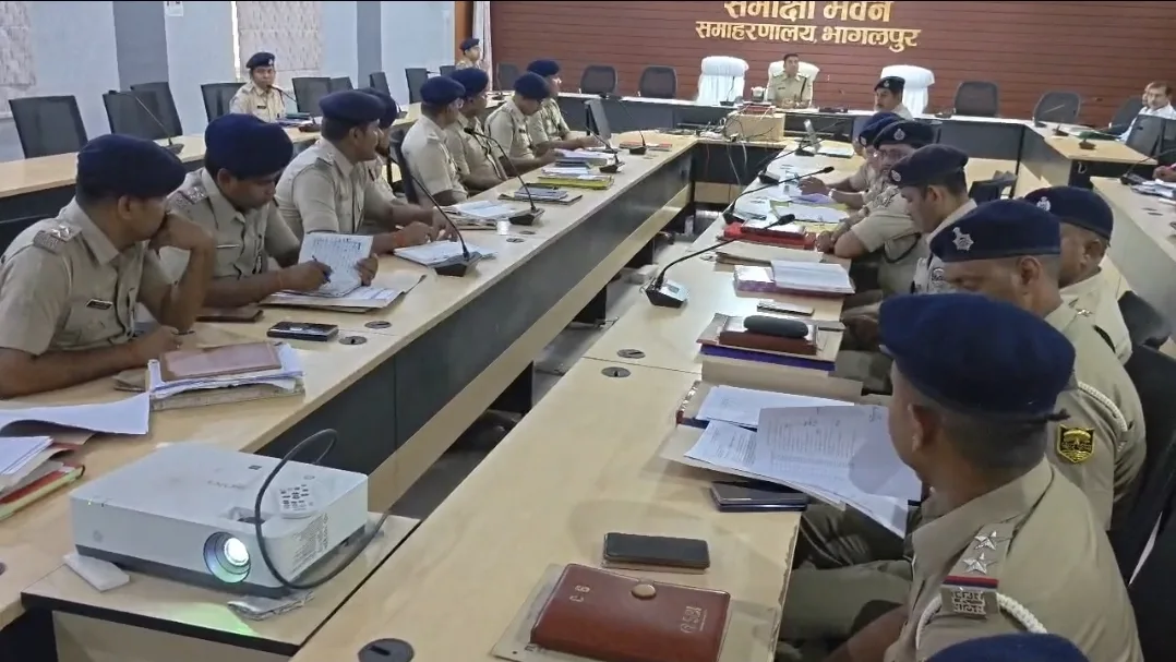 भागलपुर में क्राइम मीटिंग के दौरान अपराध नियंत्रण पर मंथन, लंबित मामलों के जल्द निष्पादन के दिए गए निर्देश 1 भागलपुर में क्राइम मीटिंग के दौरान अपराध नियंत्रण पर मंथन, लंबित मामलों के जल्द निष्पादन के दिए गए निर्देश
