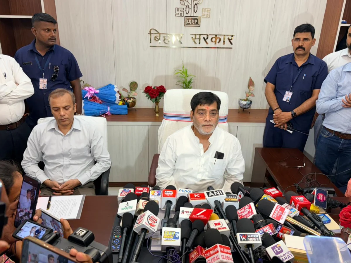 सहकारिता विभाग संभालते ही राम कृपाल यादव का बड़ा विजन, बोले- पैक्स और सहकारी संस्थाओं से बदलेगी ग्रामीण अर्थव्यवस्था 1 सहकारिता विभाग संभालते ही राम कृपाल यादव का बड़ा विजन, बोले- पैक्स और सहकारी संस्थाओं से बदलेगी ग्रामीण अर्थव्यवस्था